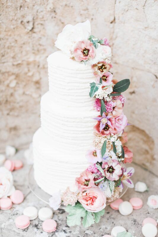 How To Decorate A Wedding Cake With Fresh Flowers - Blooming Haus